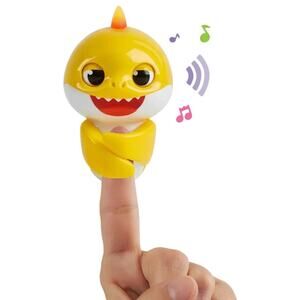 Pinkfong Baby Shark Fingerlings, Magic Motion Sensor, Batteries Included Collect